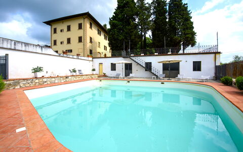 Villa Badiuzza: Agua, Nube, Planta, Cielo, Propiedad, Edificio, Piscina, Ventana, Azur, Árbol