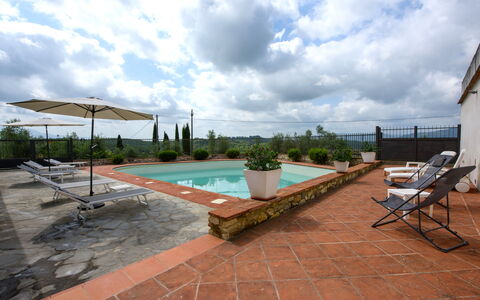 Villa Badiuzza: Nube, Cielo, Agua, Piscina, Planta, Mueble Para Exteriores, Maceta, Sombra, Sunlounger, Ocio