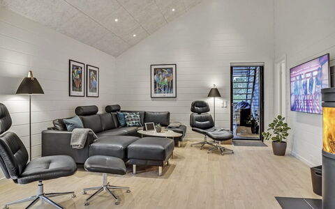 Jonne - 200M to the Fjord: Mueble, Diseño De Interiores, Piso, Sofá, Suelo, Madera, Sala, Techo, Casa, Suelos De Madera