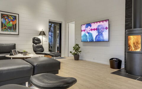 Jonne - 200M to the Fjord: Piso, Suelos De Madera, Suelo, Diseño De Interiores, Madera, Suelo Laminado, Mueble, Casa, Madera Dura, Sala