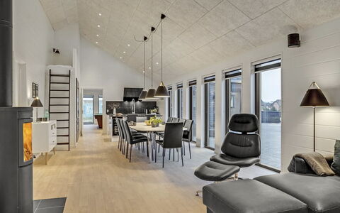 Jonne - 200M to the Fjord: Diseño De Interiores, Piso, Madera, Techo, Suelo, Mueble, Casa, Lámpara, Sala, Silla