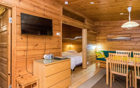 Metsänpirtti 4: Madera, Techo, Piso, Diseño De Interiores, Suelo, Suelos De Madera, Manchas De Madera, Madera Dura, Tablón, Lámpara
