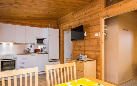 Metsänpirtti 4: Madera, Piso, Suelo, Diseño De Interiores, Techo, Habitación, Manchas De Madera, Madera Dura, Gabinetes, Cocina