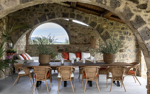 Villa Della Regina: Mueble, Mesa, Planta, Propiedad, Silla, Diseño De Interiores, Encendiendo, Sombra, Edificio, Mueble Para Exteriores