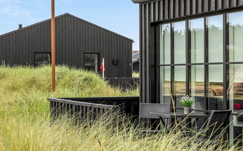 Malomir - 500M from the Sea: Techo, Piso, Diseño De Interiores, Suelo, Material Compuesto, Mueble, Recurso, Hotel, Diseño, La Luz Del Día