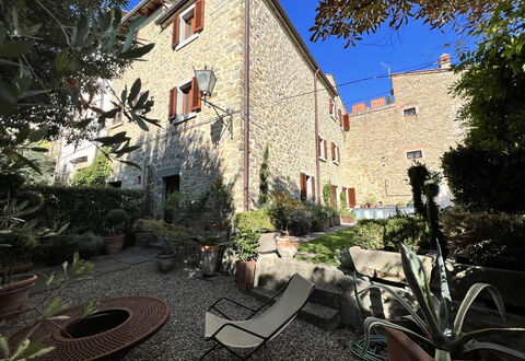 The Architects House: Planta, Propiedad, Edificio, Ventana, Cielo, Casa, Árbol, Barrio Residencial, Bienes Raíces, Paisaje