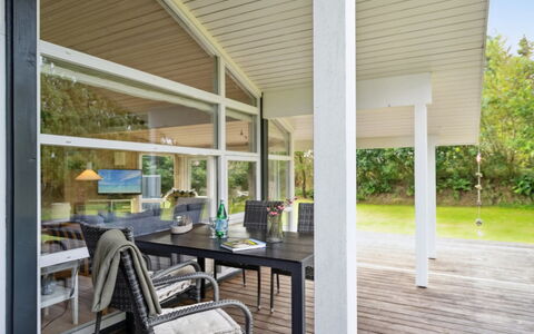 Sigbritt - 2.6Km from the Sea: Piscina, Mueble Para Exteriores, Mueble, Recurso, Losa, Eco Hotel, Sombra, Silla, Ocio, Inmuebles