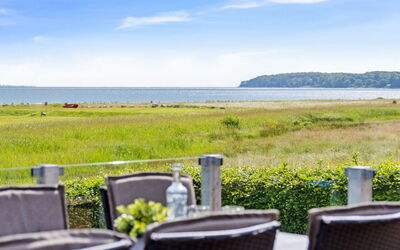 Nora - 100M from the Sea