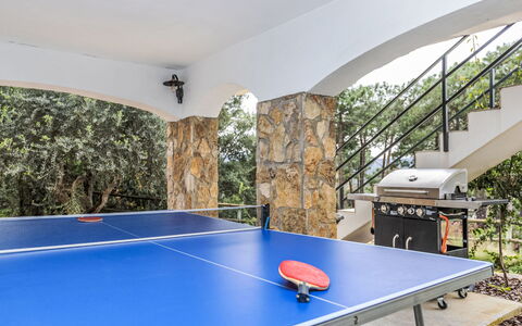 Gavarres: Ocio, Recurso, Sombra, Piscina, Villa, Hotel, Silla, Deporte De Raqueta, Red, Hacienda