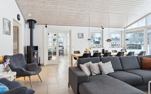Erene - 850M from the Sea: Techo, Piso, Diseño De Interiores, Suelo, Material Compuesto, Mueble, Recurso, Hotel, Diseño, La Luz Del Día