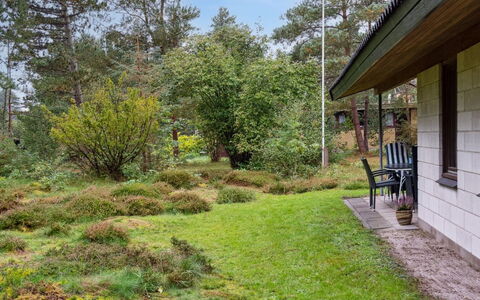 Fulla - 650M from the Sea: Hierba, Vegetación, Arbusto, Jardín, Planta De La Comunidad, El Terreno Del Lote, Cobertura Del Suelo, Cabaña