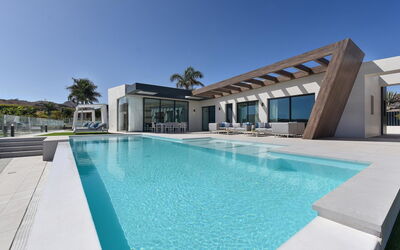 San Bartolomé de Tirajana 1001: Agua, Cielo, Piscina, Árbol, Azur, Mueble Para Exteriores, Sunlounger, Ocio, Sombra, Arecales