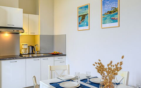 Baden 700: Propiedad, Gabinetes, Mostrador, Azul, Edificio, Aparato De Cocina, Estufa De Cocina, Diseño De Interiores, Cocina, Pared
