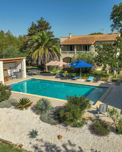 L'Aouzet: Agua, Cielo, Nube, Propiedad, Piscina, Balneario, Azur, Azul, Edificio, Mueble Para Exteriores