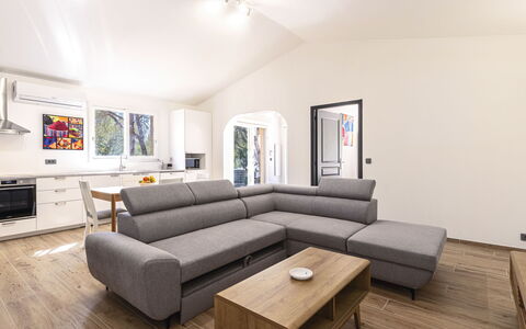 Villa Romana: Mueble, Madera, Diseño De Interiores, Piso, Suelo, Sofá, Casa, Sala, Habitación, Departamento