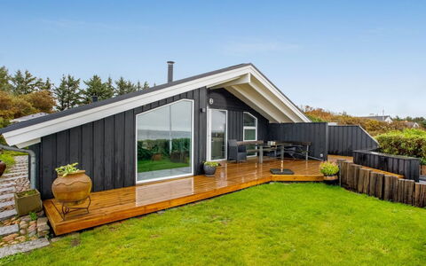 Holmwith - 50M from the Sea: Techo, Piso, Diseño De Interiores, Suelo, Material Compuesto, Mueble, Recurso, Hotel, Diseño, La Luz Del Día