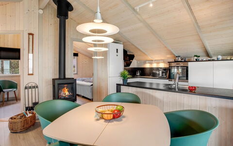Holmwith - 50M from the Sea: Techo, Piso, Diseño De Interiores, Suelo, Material Compuesto, Mueble, Recurso, Hotel, Diseño, La Luz Del Día