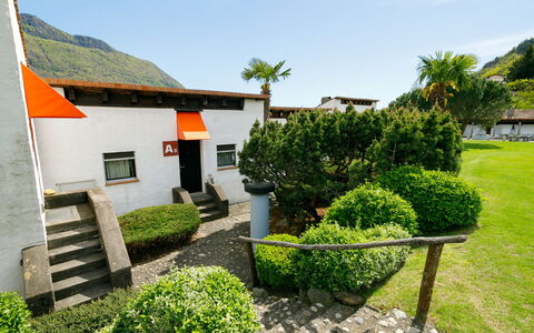 Lugaggia 50: Arbusto, Cobertura Del Suelo, Jardín, Cabaña, Hacienda, Césped, Paisajismo, Yarda, Casa De Campo, Cobertura