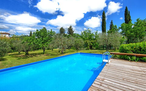 Maggiano: Agua, Nube, Cielo, Planta, Tiempo De Día, Propiedad, Piscina, Azul, Azur, Árbol