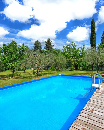 Maggiano: Agua, Nube, Cielo, Planta, Tiempo De Día, Propiedad, Piscina, Azul, Azur, Árbol