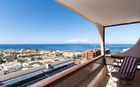 Fewo Ray: Agua, Edificio, Propiedad, Cielo, Planta, Árbol, Ventana, Ocio, Diseño Urbano, Piscina