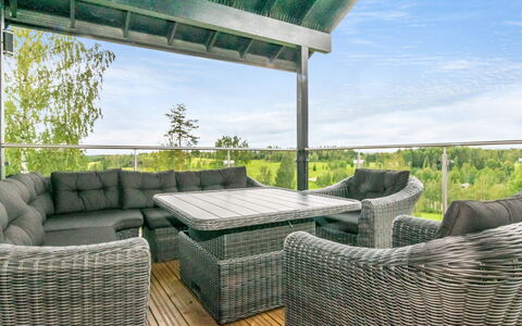 Villa Hill Magia: Mueble, Diseño De Interiores, Piso, Suelo, Mesa, Techo, Cocina Y Comedor Mesa, Encendiendo, Silla, Casa