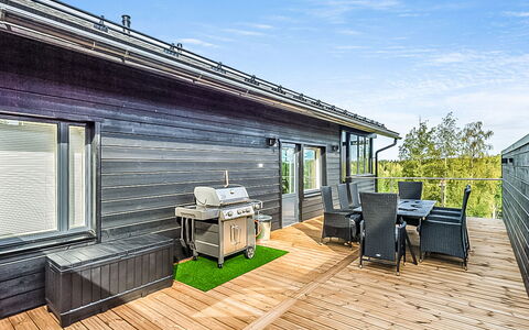 Villa Hill Magia: Mueble, Diseño De Interiores, Piso, Suelo, Mesa, Techo, Cocina Y Comedor Mesa, Encendiendo, Silla, Casa