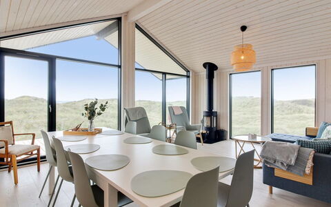Auno - 140M from the Sea: Mueble, Diseño De Interiores, Piso, Madera, Suelo, Techo, Suelos De Madera, Silla, Mesa, Encendiendo