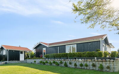 Annesette - 300M from the Sea