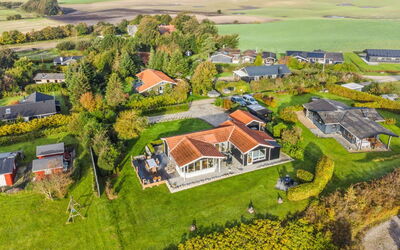 Annesette - 300M from the Sea