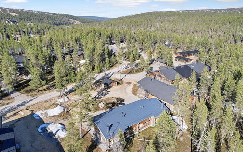 Saariselän Waskooli a: Madera, Cabaña, Cuarto De Troncos, Bosque, Cobertizo, Edificios Del Jardín, Alerce, Bosque, Manchas De Madera