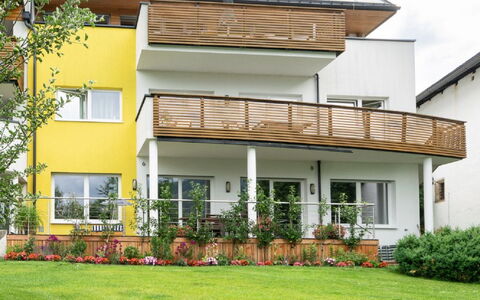 Eben im Pongau 500: Planta, Cielo, Edificio, Nube, Propiedad, Árbol, Casa, Ventana, El Terreno Del Lote, Hierba