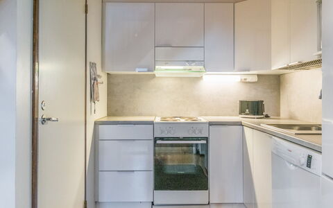 Saarihely B 9: Aparato De Cocina, Cocina, Mostrador, Electrodoméstico, Gabinetes, Piso, Diseño De Interiores, Madera, Mueble, Suelo