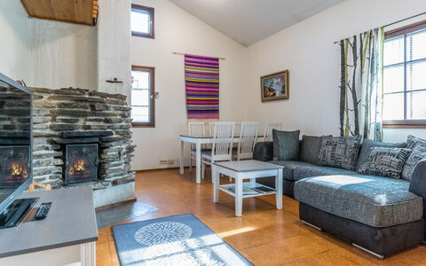 Saarihely B 9: Mueble, Madera, Piso, Diseño De Interiores, Suelo, Sofá, Sala, Techo, Casa, Habitación