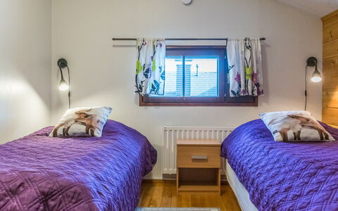 Saarihely B 9: Cama, Habitación, Diseño De Interiores, Sábana, Lecho, Techo, Mueble, Suelo, Linos, Piso