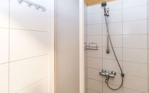 Vuolkuma a: Mueble, Diseño De Interiores, Piso, Suelo, Mesa, Techo, Cocina Y Comedor Mesa, Encendiendo, Silla, Casa