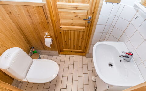 Vuolkuma a: Asiento Del Baño, Baño, Lavabo Del Baño, Arreglo De Tubería, Piso, Baño, Suelo, Madera, Lavabo, Grifo