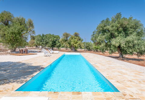 Casa Di Veronica: Agua, Cielo, Piscina, Azur, Árbol, Sombra, Cuerpo De Agua, Planta, Ocio, Hierba