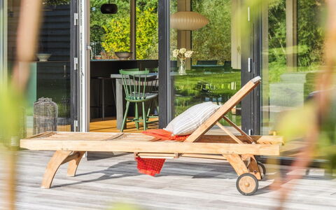 Tessa - 1.6Km from the Sea: Madera, Mueble, Departamento, Habitación, Techo, Manchas De Madera, Silla, Madera Dura, Barniz, Maderas
