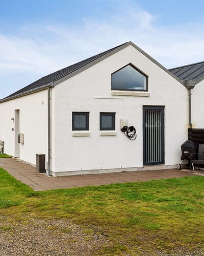 Helemine - 400M from the Sea