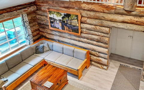 Rakka: Mueble, Madera, Piso, Suelo, Diseño De Interiores, Sofá, Suelos De Madera, Habitación, Sala, Manchas De Madera