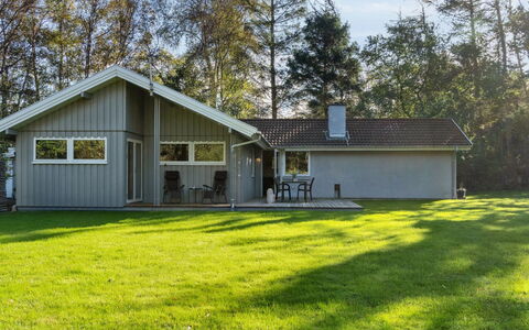 Uolevi - 1.3Km from the Sea: Madera, Techo, Arquitectura, Casa, Casa, Cabaña, Vía Muerta, Madera Dura, Pendiente, Inmuebles