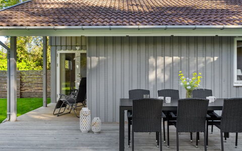 Uolevi - 1.3Km from the Sea: Madera, Techo, Arquitectura, Casa, Casa, Cabaña, Vía Muerta, Madera Dura, Pendiente, Inmuebles