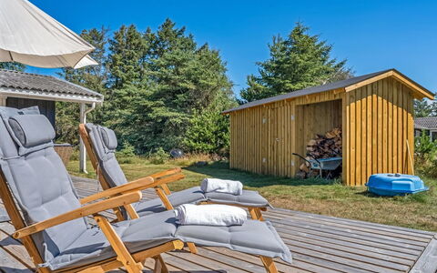 Thrineke - 600M from the Sea: Madera, Madera Dura, Mueble Para Exteriores, Tablón, Jardín, Silla, Eco Hotel, Manchas De Madera, Cubierta, Sombra