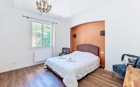Le Grand Pin: Mueble, Cama, Diseño De Interiores, Habitación, Piso, Suelo, Madera, Sábana, Lecho, Habitación