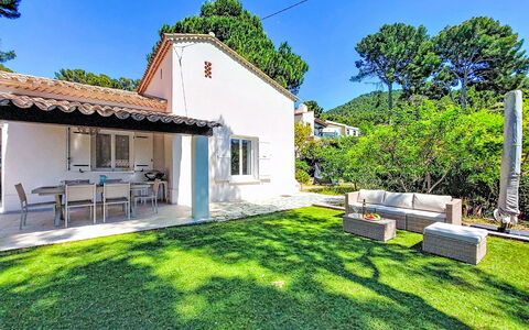 Le Grand Pin: Casa, Casa, Cabaña, Jardín, Sombra, Inmuebles, Porche, Paisajismo, Yarda, Villa