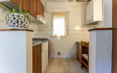 Giannella Beach Residence Apartment - Giannella, G: Propiedad, Gabinetes, Mostrador, Edificio, Madera, Diseño De Interiores, Ventana, Cocina, Piso, Suelo