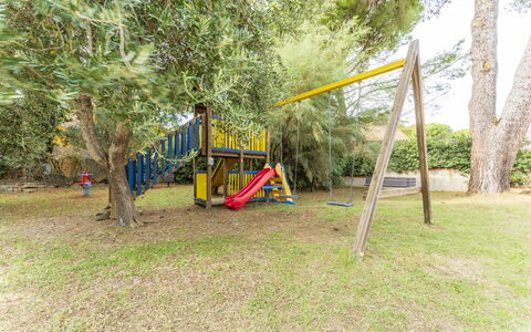 Giannella Beach Residence Apartment - Giannella, G: Planta, Árbol, El Terreno Del Lote, Sombra, Hierba, Patio De Recreo, Equipo De Juego Exterior, Espacio Publico, Ocio, Ciudad