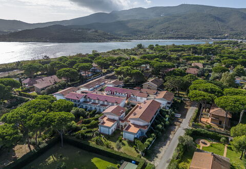 Giannella Beach Residence Apartment - Giannella, G: Agua, Cielo, Propiedad, Nube, Planta, Edificio, Montaña, Naturaleza, Árbol, Tierras Altas