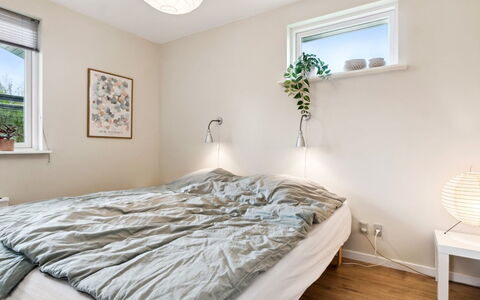 Luchia - 200M to the Fjord: Cama, Mueble, Diseño De Interiores, Habitación, Lecho, Pared, Suelo, Sábana, Piso, Techo